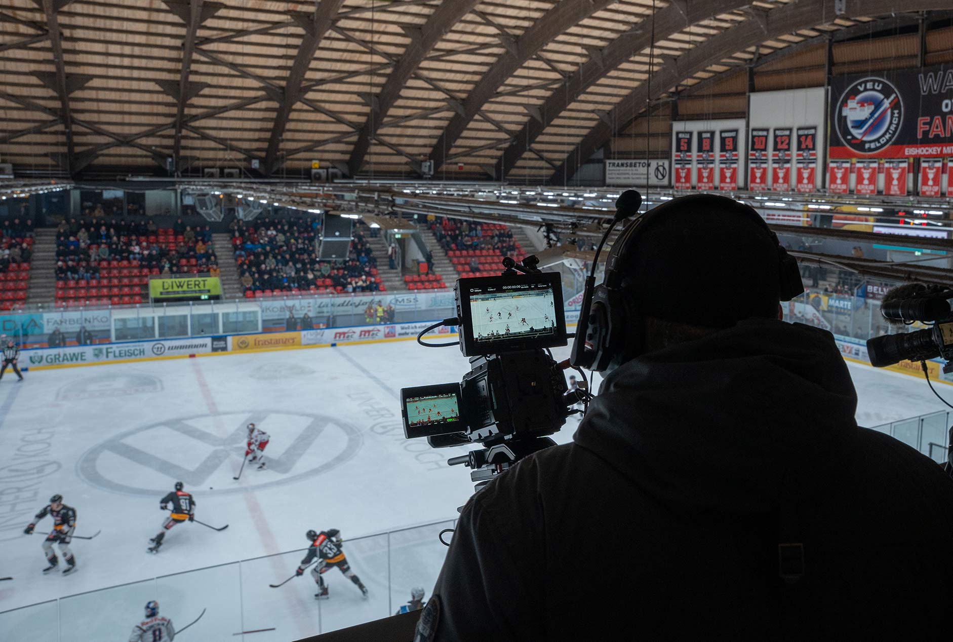 Live Interview Produktion am Eishockey-Feld